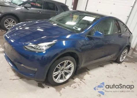 2022 Tesla Model Y Long Range Dual Motor All-Wheel Drive z USA, uszkodzony, nr VIN 7SAYGDEE1NF313449
